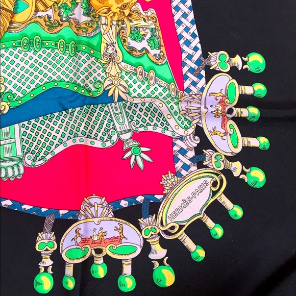 HERMÈS Silk Scarf - Picture 4 of 6